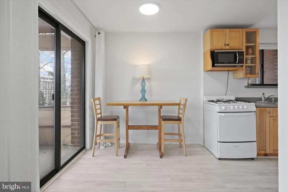 1581 COLONIAL TERRACE #201-X Arlington, VA 22209