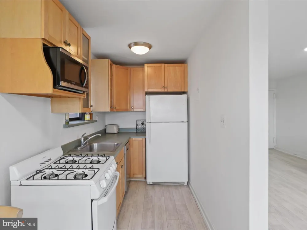 1581 COLONIAL TERRACE #201-X Arlington, VA 22209