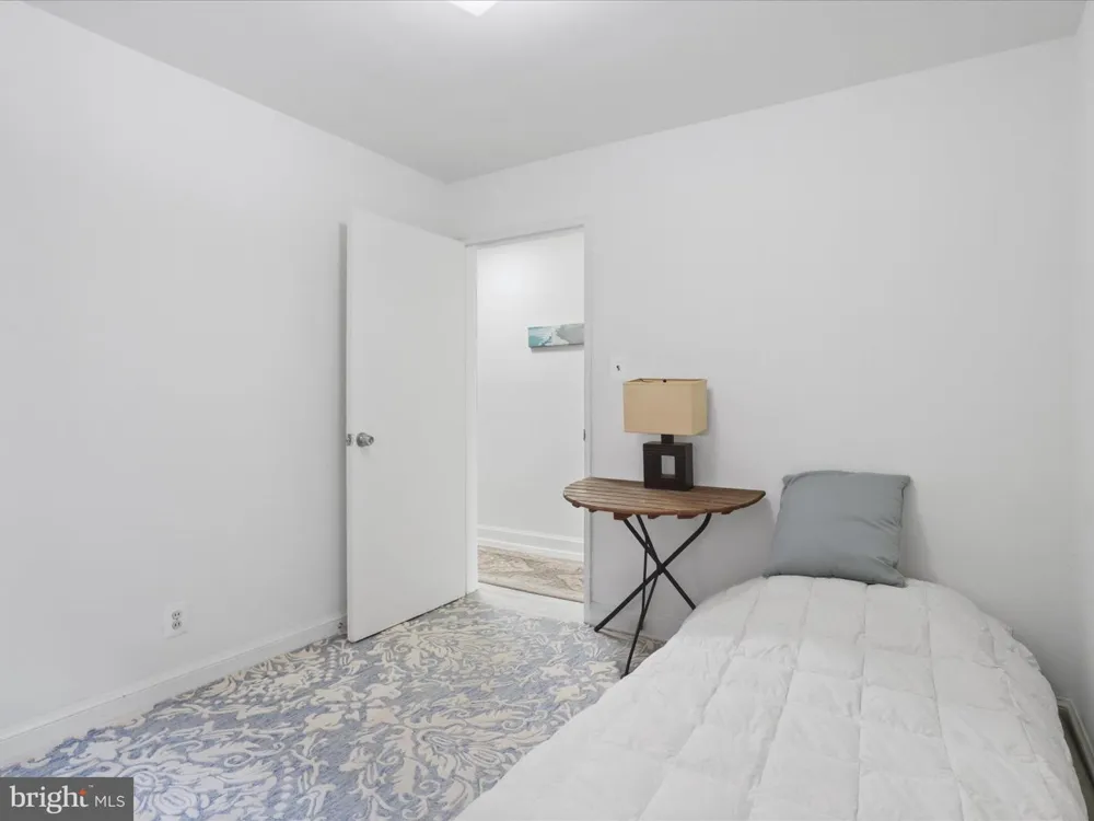 1581 COLONIAL TERRACE #201-X Arlington, VA 22209