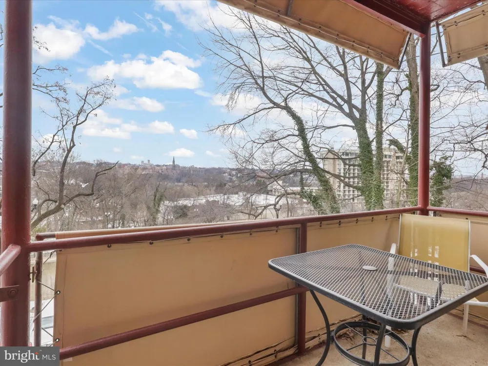1581 COLONIAL TERRACE #201-X Arlington, VA 22209