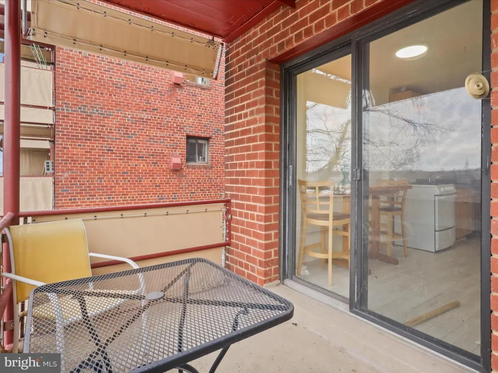 1581 COLONIAL TERRACE #201-X Arlington, VA 22209