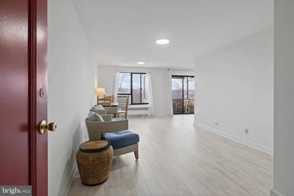 1581 COLONIAL TERRACE #201-X Arlington, VA 22209