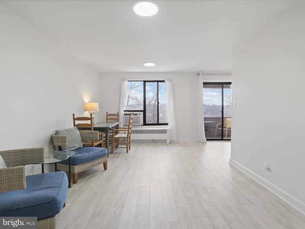 1581 COLONIAL TERRACE #201-X Arlington, VA 22209