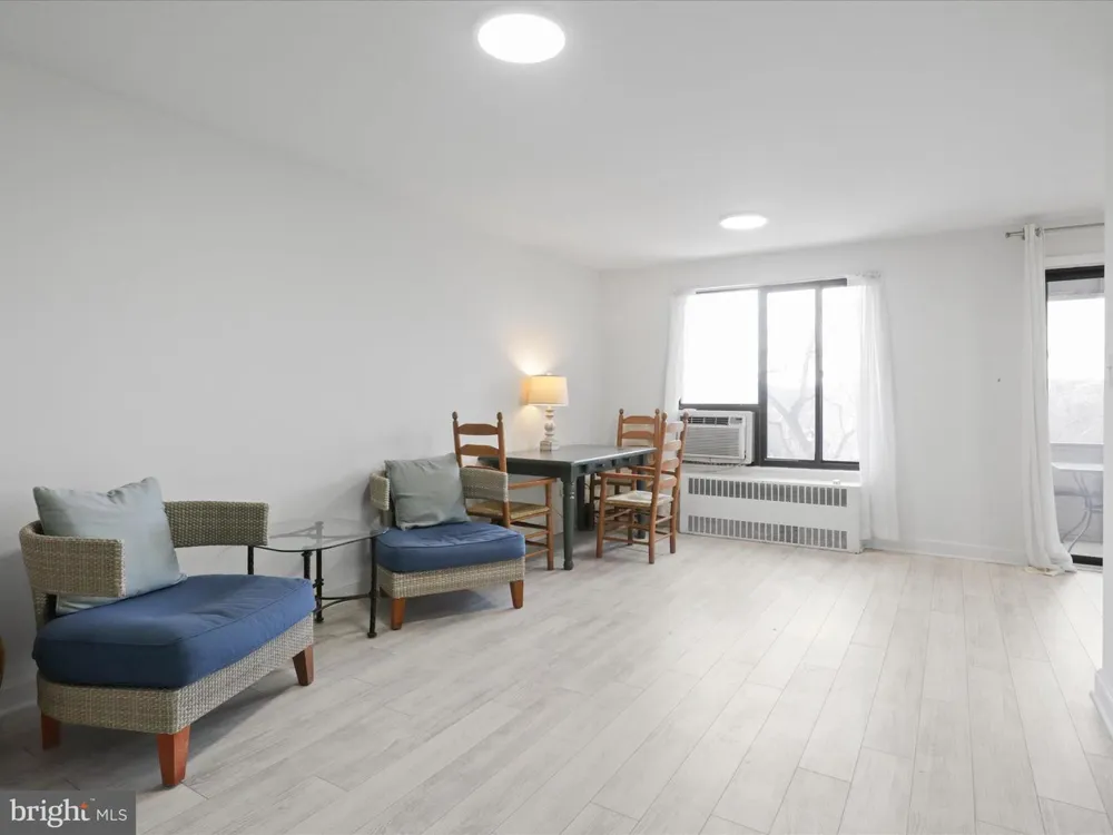 1581 COLONIAL TERRACE #201-X Arlington, VA 22209