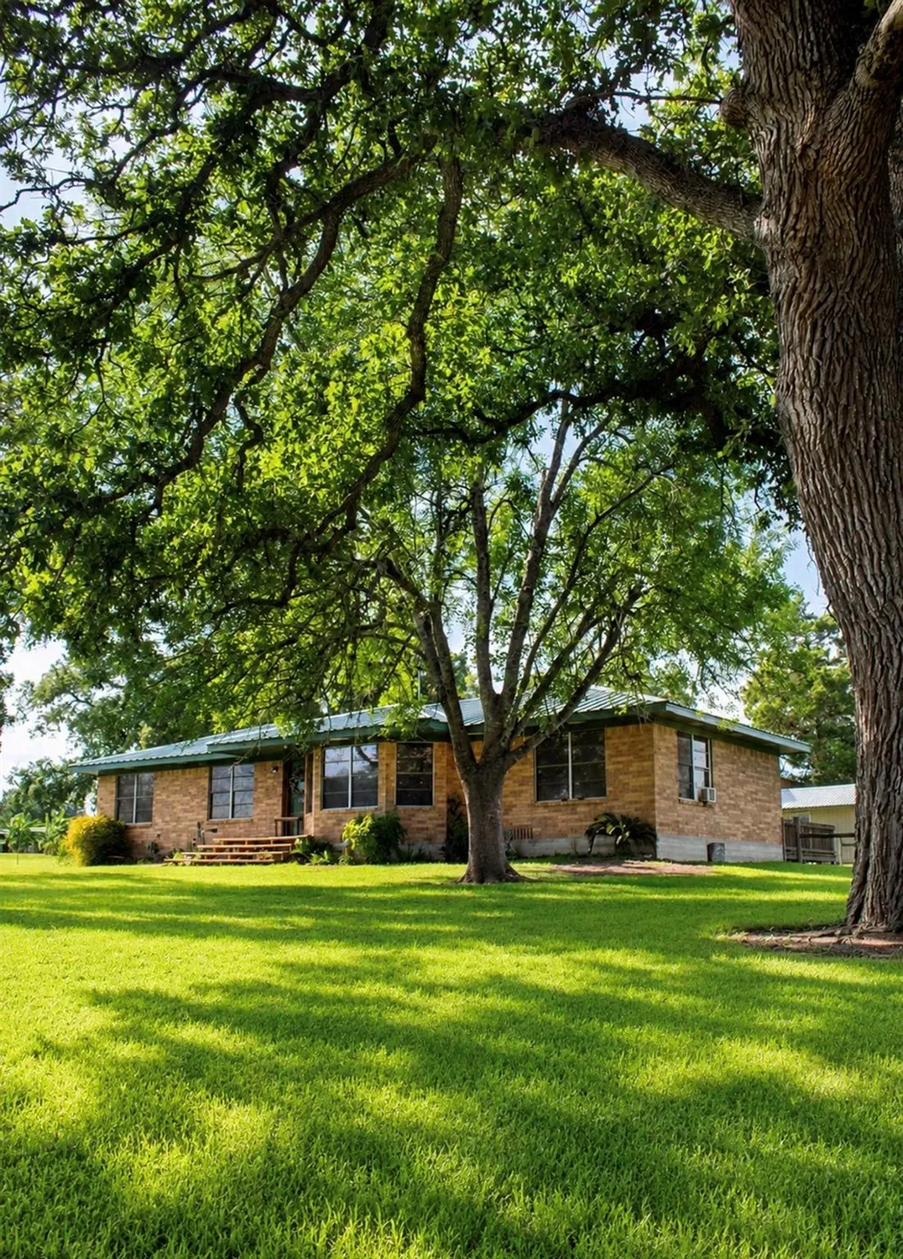 134 Private Road 1006 Hallettsville, TX 77964