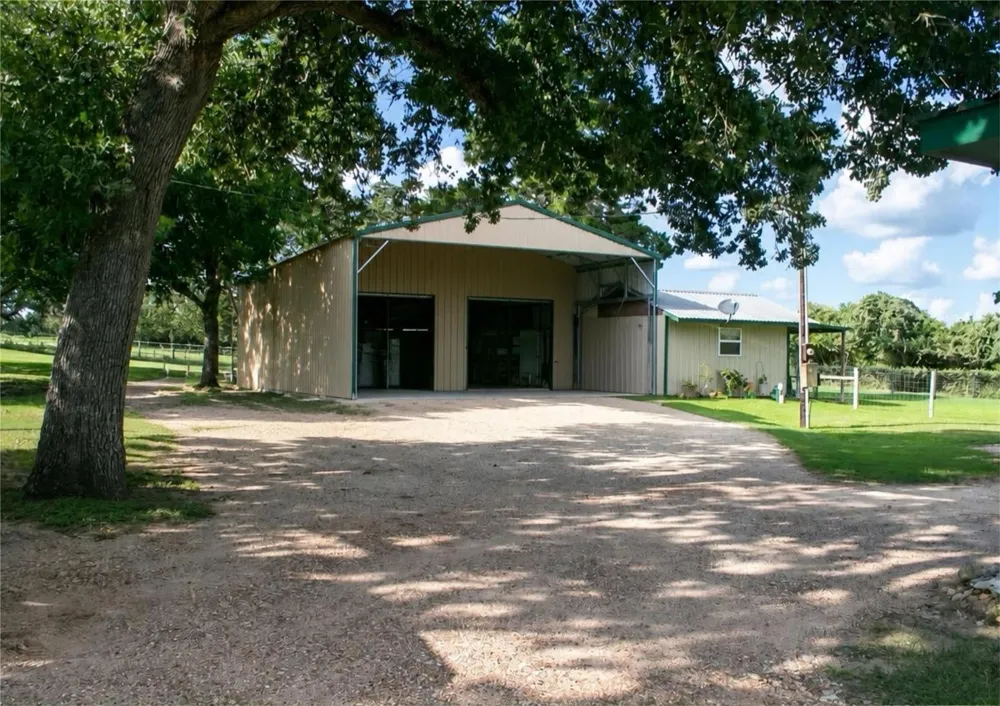 134 Private Road 1006 Hallettsville, TX 77964