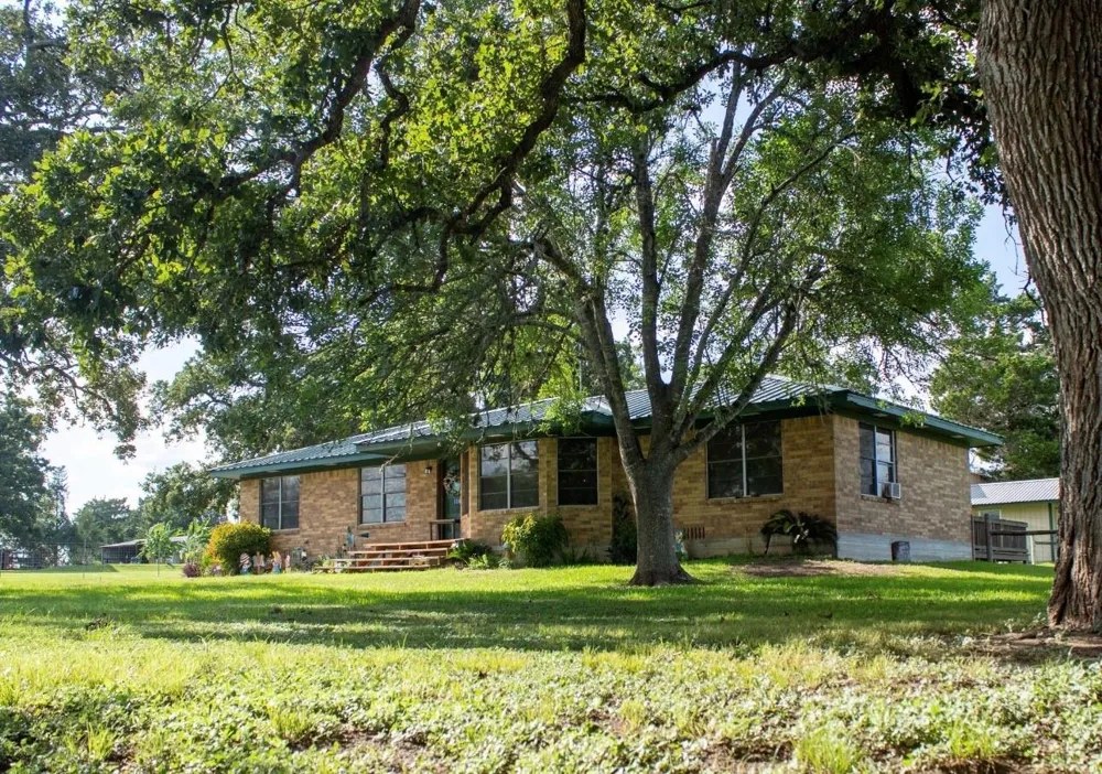 134 Private Road 1006 Hallettsville, TX 77964