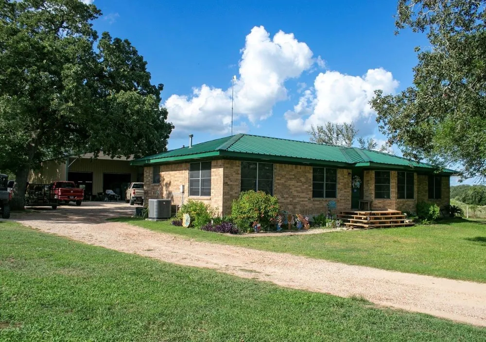 134 Private Road 1006 Hallettsville, TX 77964