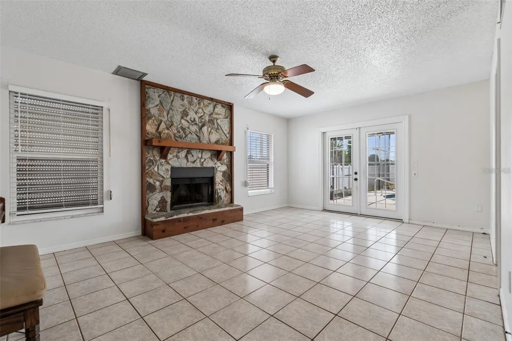 2620 GIANT PLACE Seffner, FL 33584
