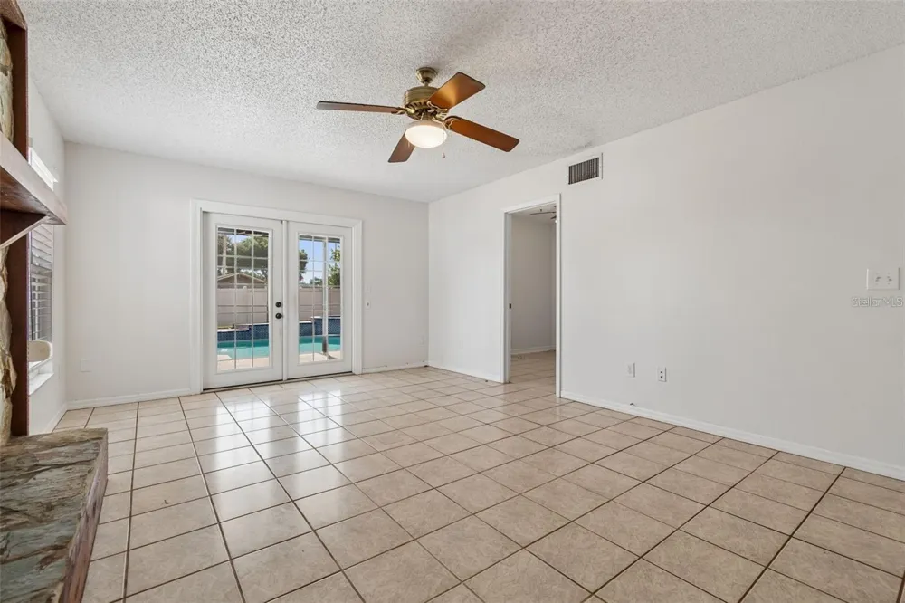 2620 GIANT PLACE Seffner, FL 33584