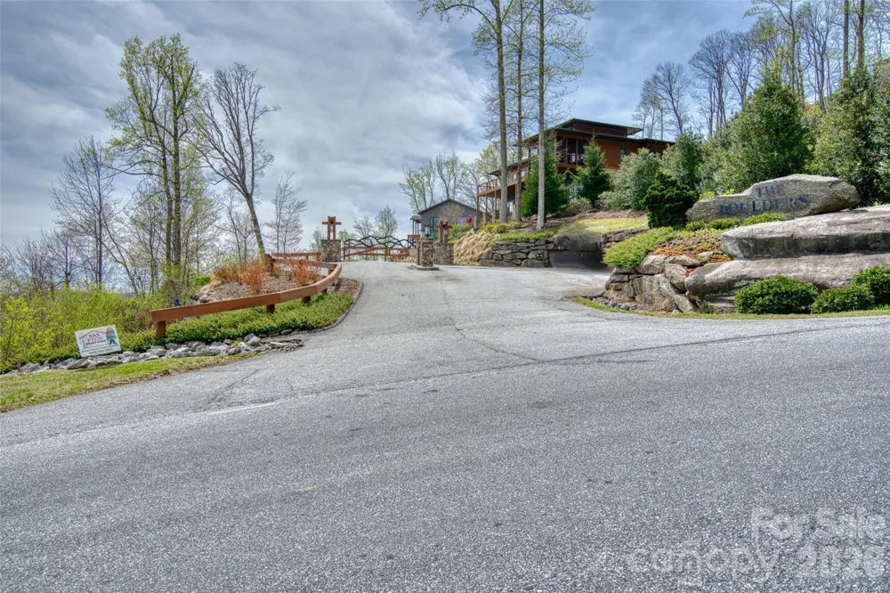 R5 Curtain Bluff Hendersonville, NC 28791