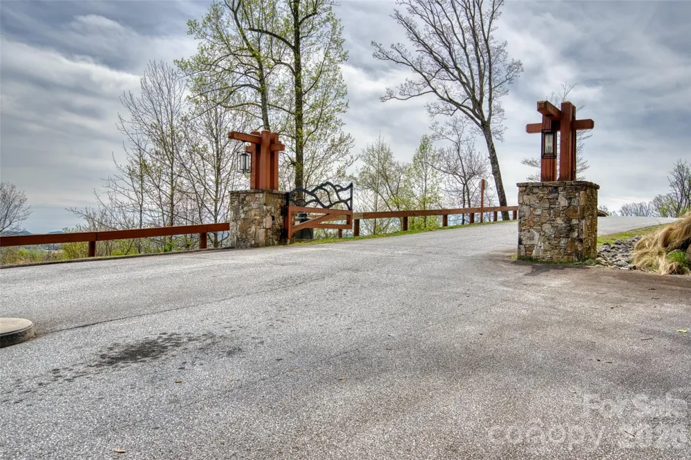 R5 Curtain Bluff Hendersonville, NC 28791