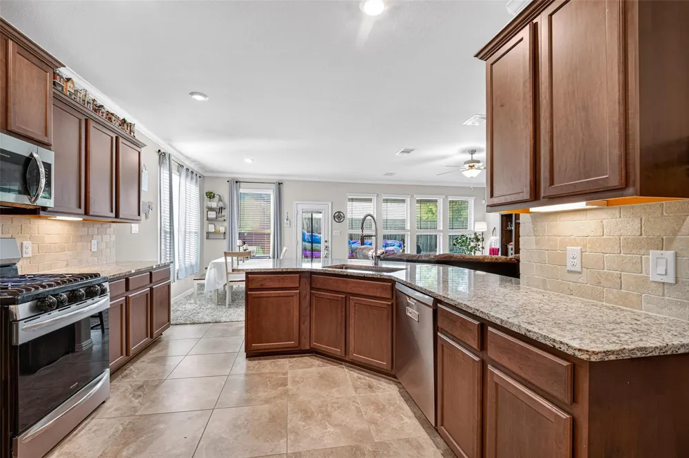 3219 Charles Place Mont Belvieu, TX 77523