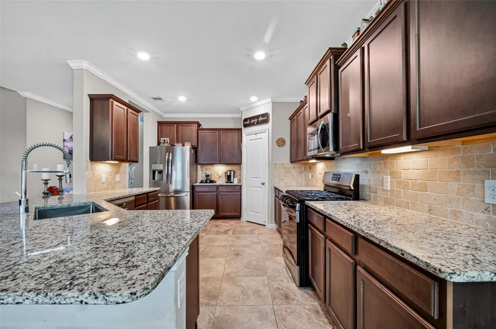 3219 Charles Place Mont Belvieu, TX 77523
