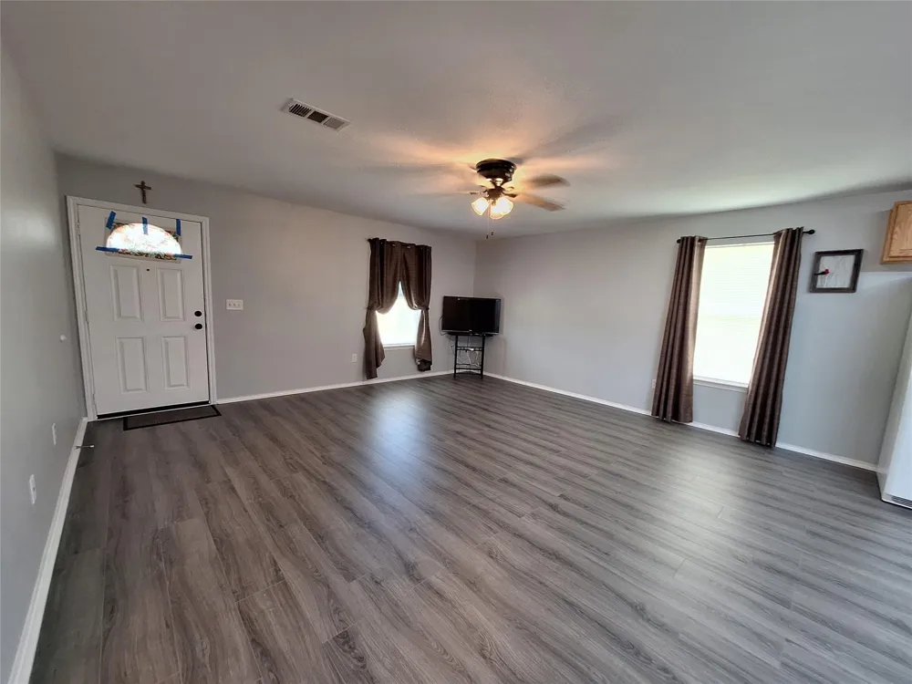 304 Bayside Drive Anahuac, TX 77514