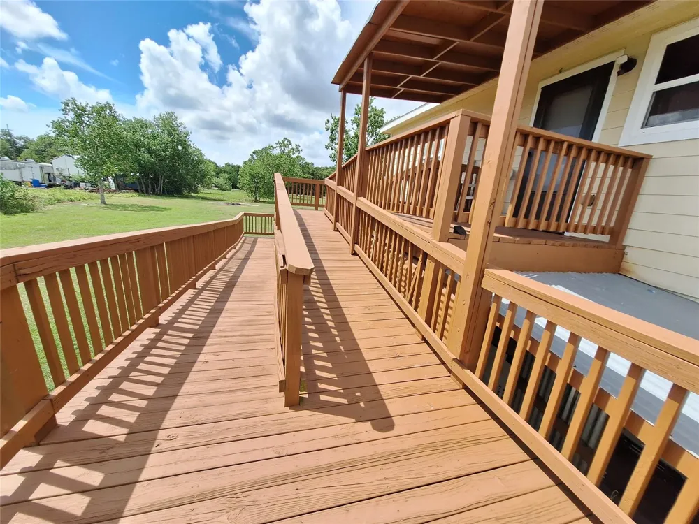 304 Bayside Drive Anahuac, TX 77514
