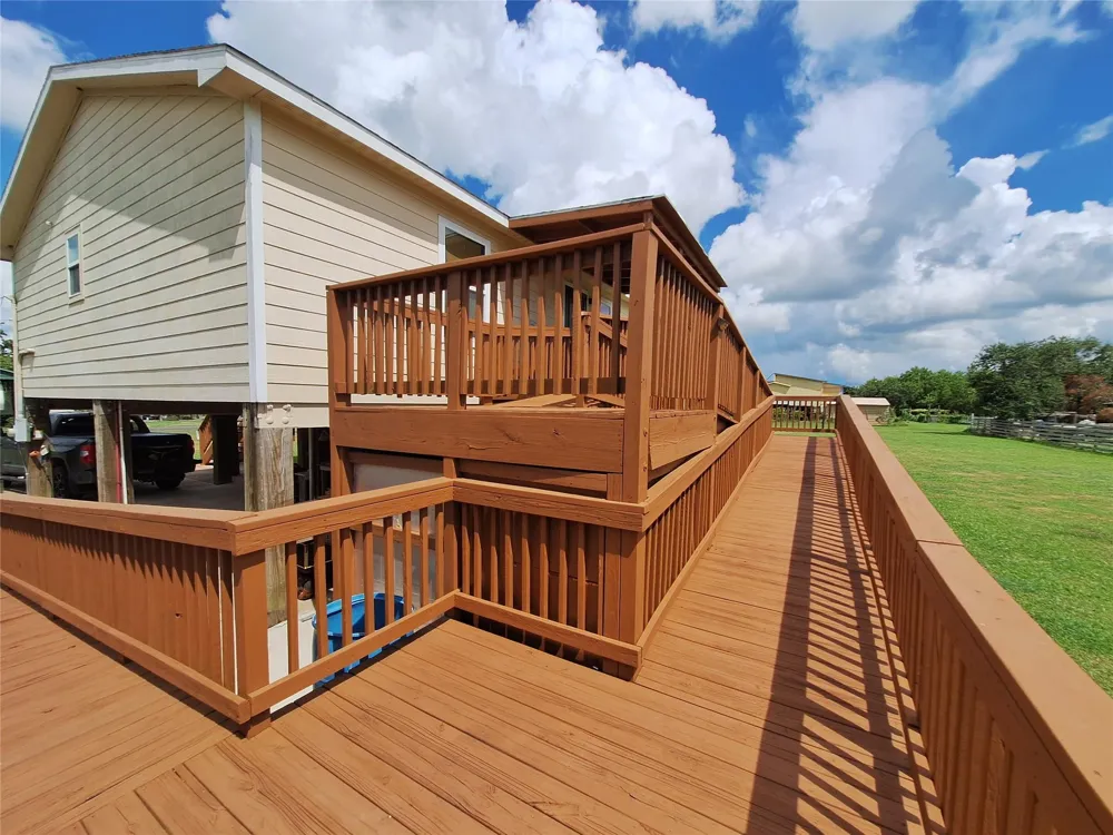 304 Bayside Drive Anahuac, TX 77514