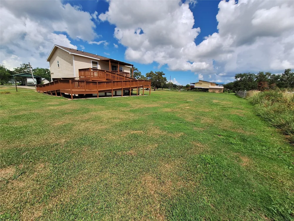 304 Bayside Drive Anahuac, TX 77514