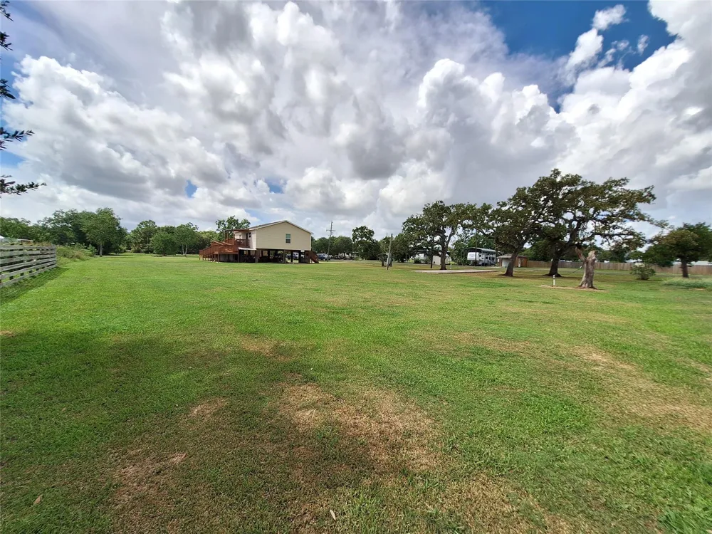 304 Bayside Drive Anahuac, TX 77514