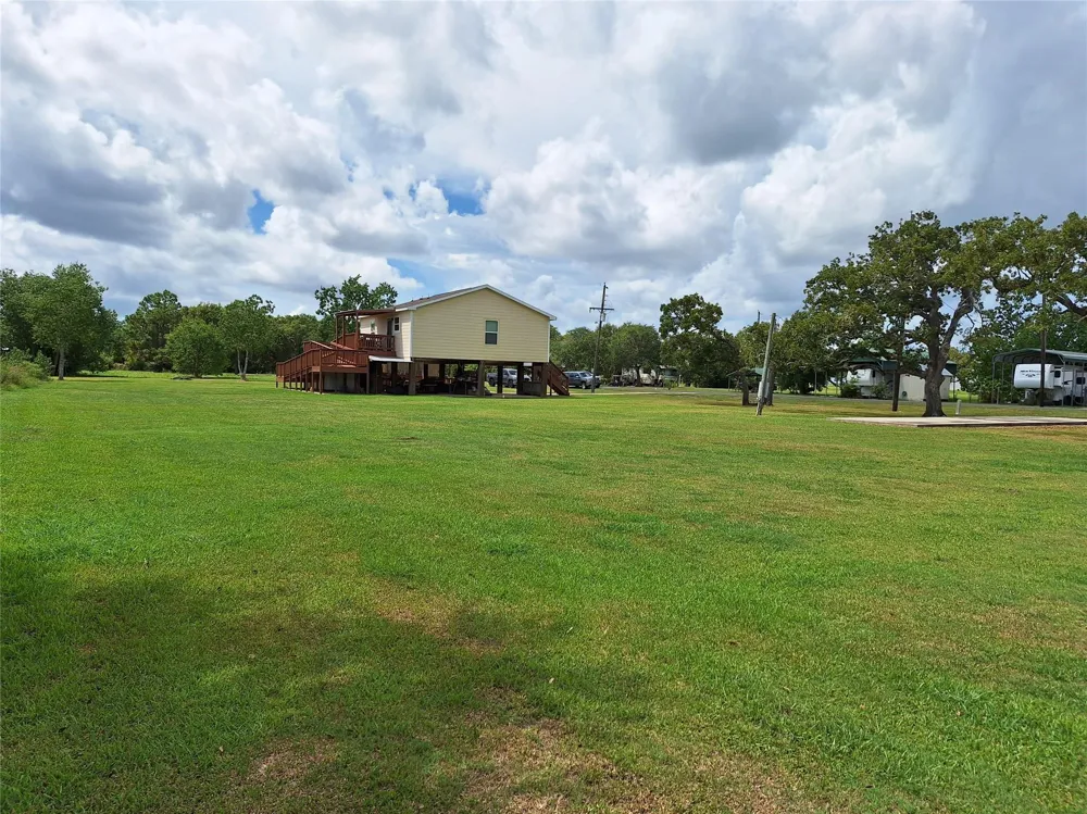 304 Bayside Drive Anahuac, TX 77514