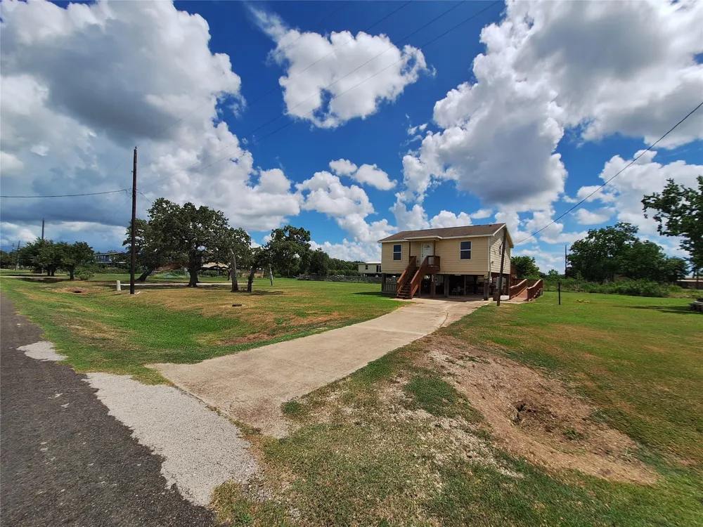 304 Bayside Drive Anahuac, TX 77514