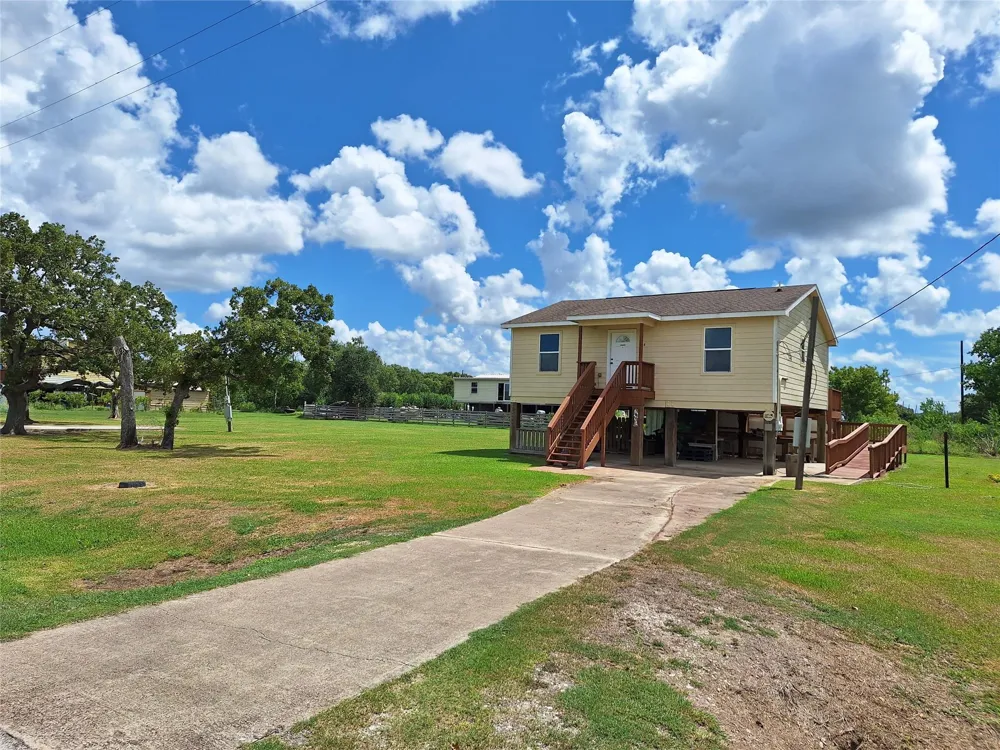 304 Bayside Drive Anahuac, TX 77514