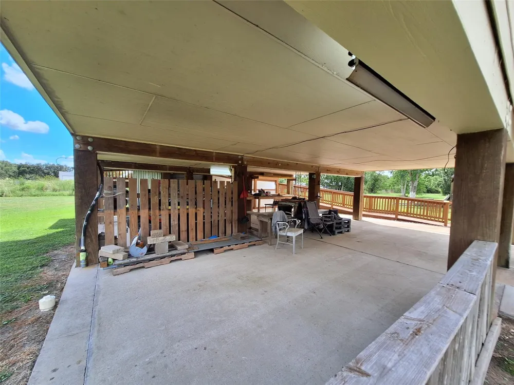 304 Bayside Drive Anahuac, TX 77514
