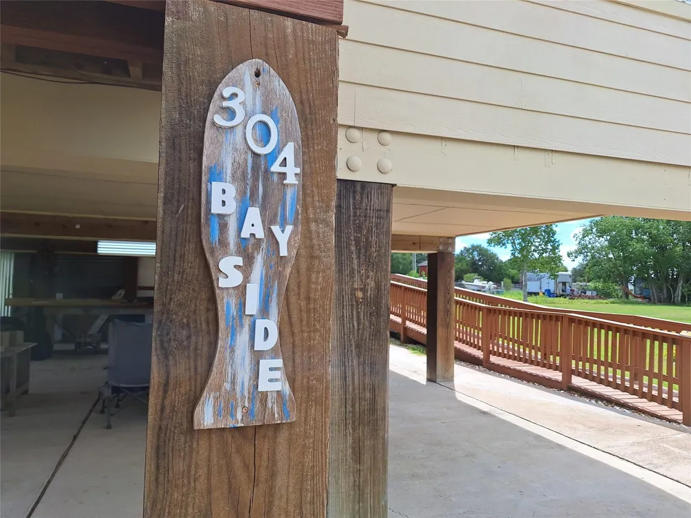 304 Bayside Drive Anahuac, TX 77514