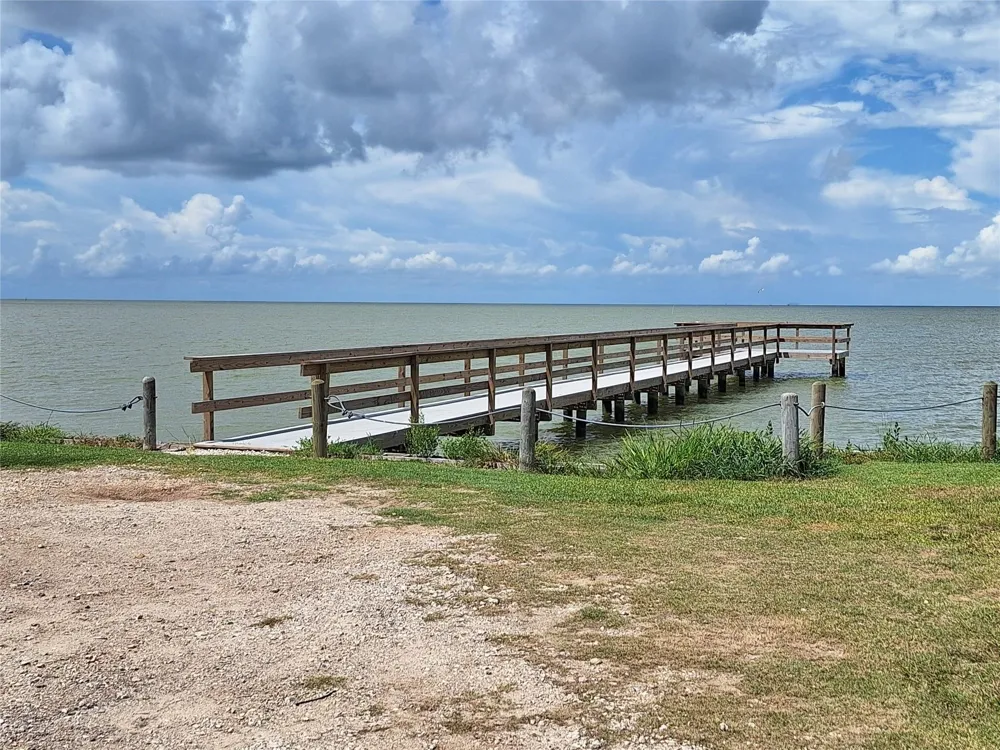 304 Bayside Drive Anahuac, TX 77514
