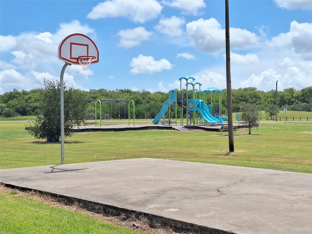 304 Bayside Drive Anahuac, TX 77514