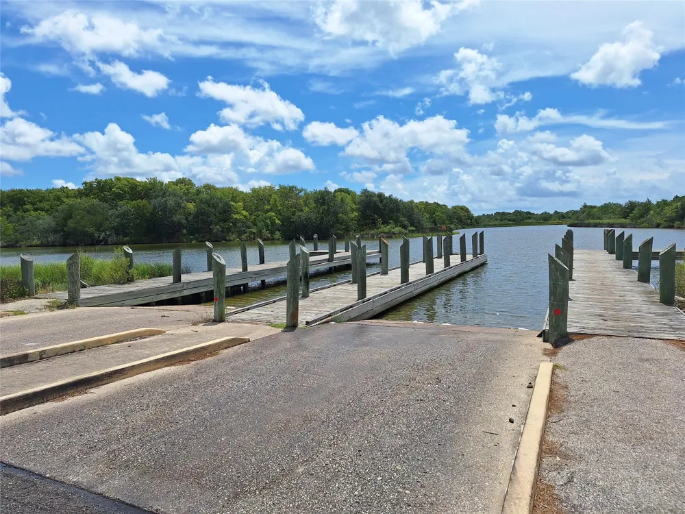 304 Bayside Drive Anahuac, TX 77514