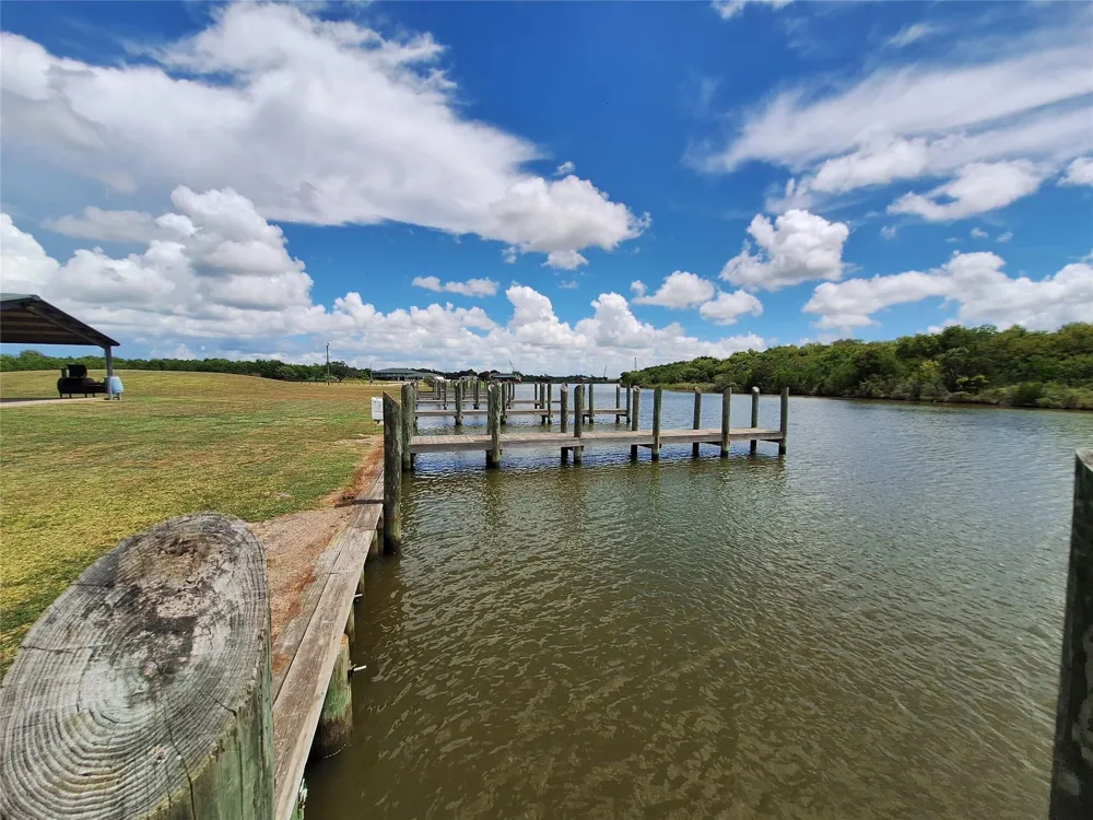 304 Bayside Drive Anahuac, TX 77514
