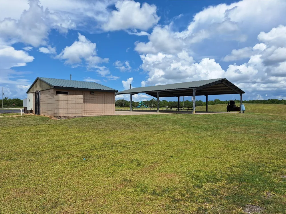304 Bayside Drive Anahuac, TX 77514