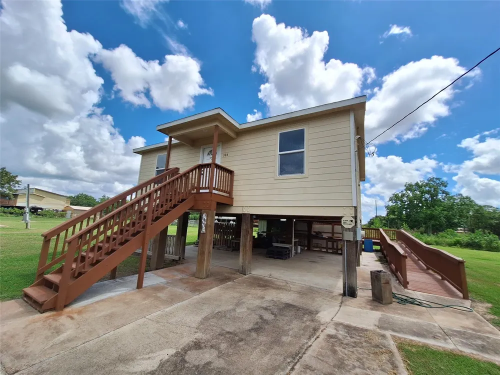 304 Bayside Drive Anahuac, TX 77514