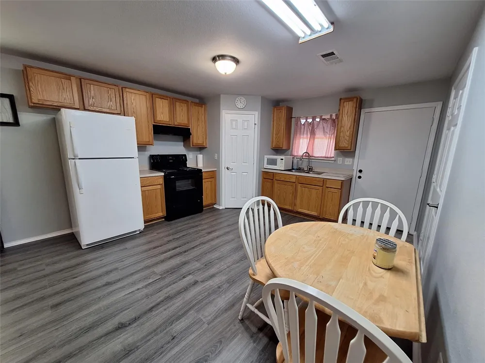 304 Bayside Drive Anahuac, TX 77514