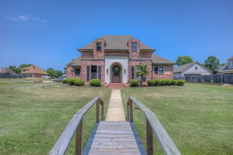 2621 Firefly Trail