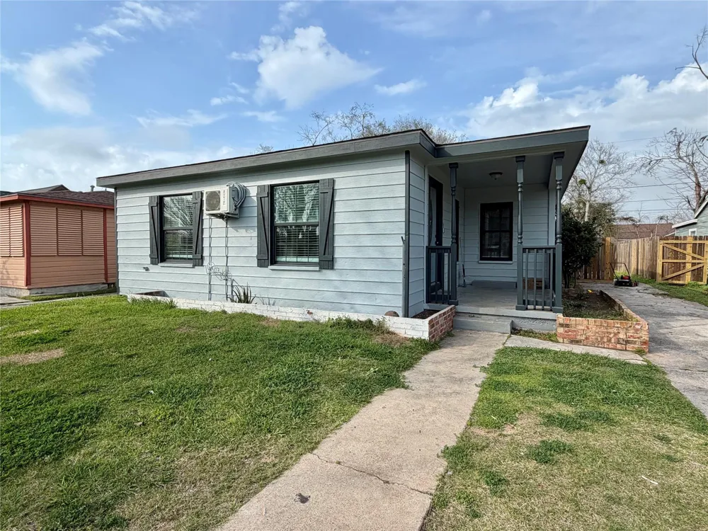1214 W 5th Street Freeport, TX 77541