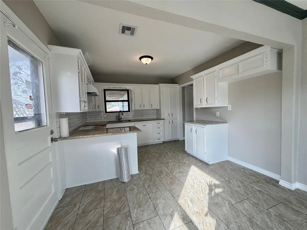 1214 W 5th Street Freeport, TX 77541