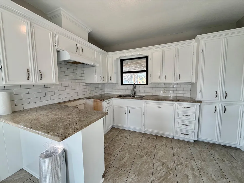 1214 W 5th Street Freeport, TX 77541