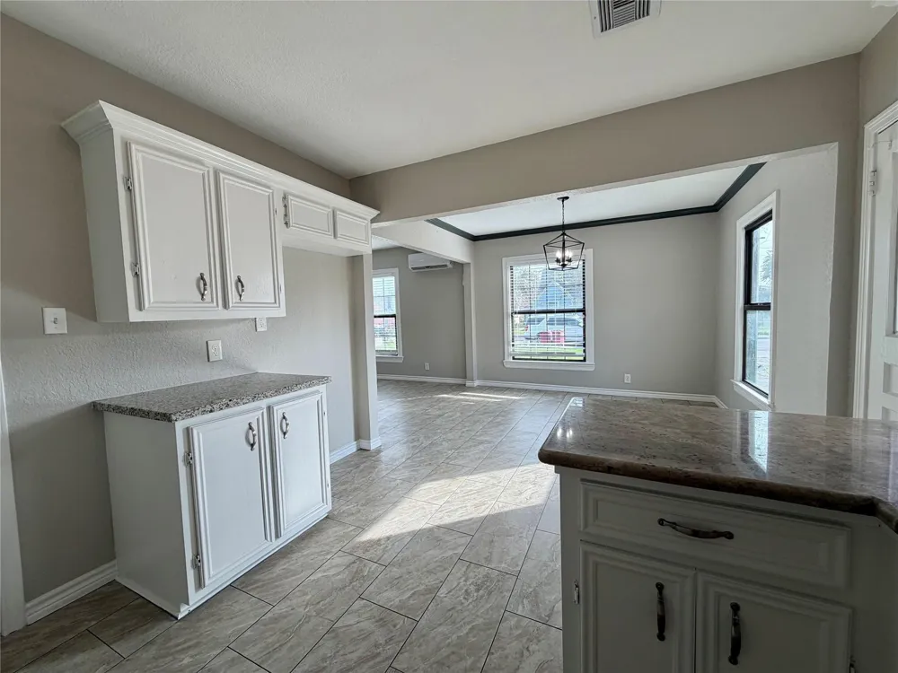 1214 W 5th Street Freeport, TX 77541