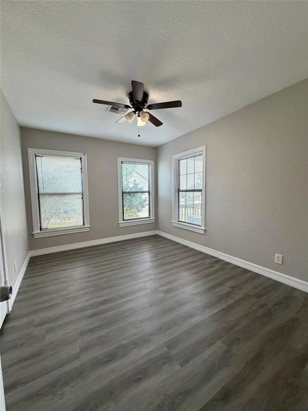1214 W 5th Street Freeport, TX 77541