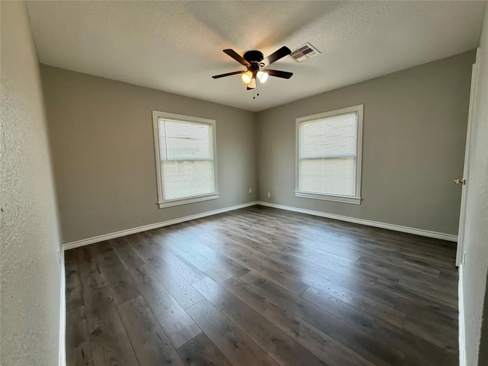 1214 W 5th Street Freeport, TX 77541