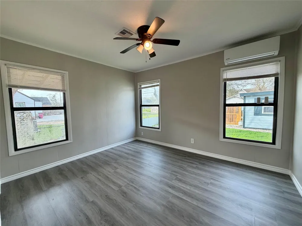 1214 W 5th Street Freeport, TX 77541