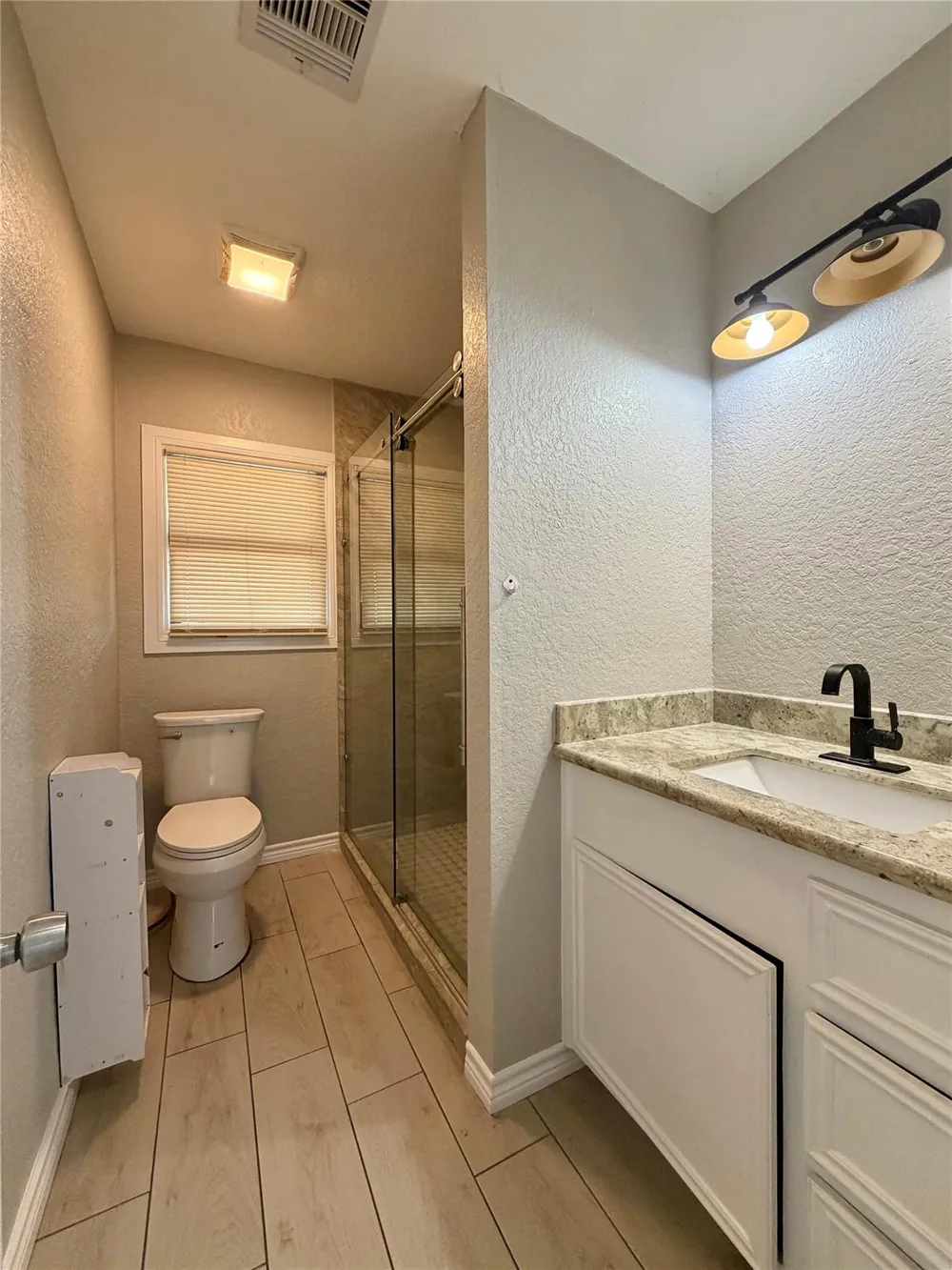 1214 W 5th Street Freeport, TX 77541