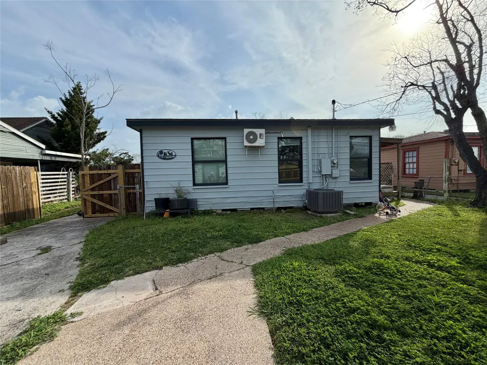 1214 W 5th Street Freeport, TX 77541