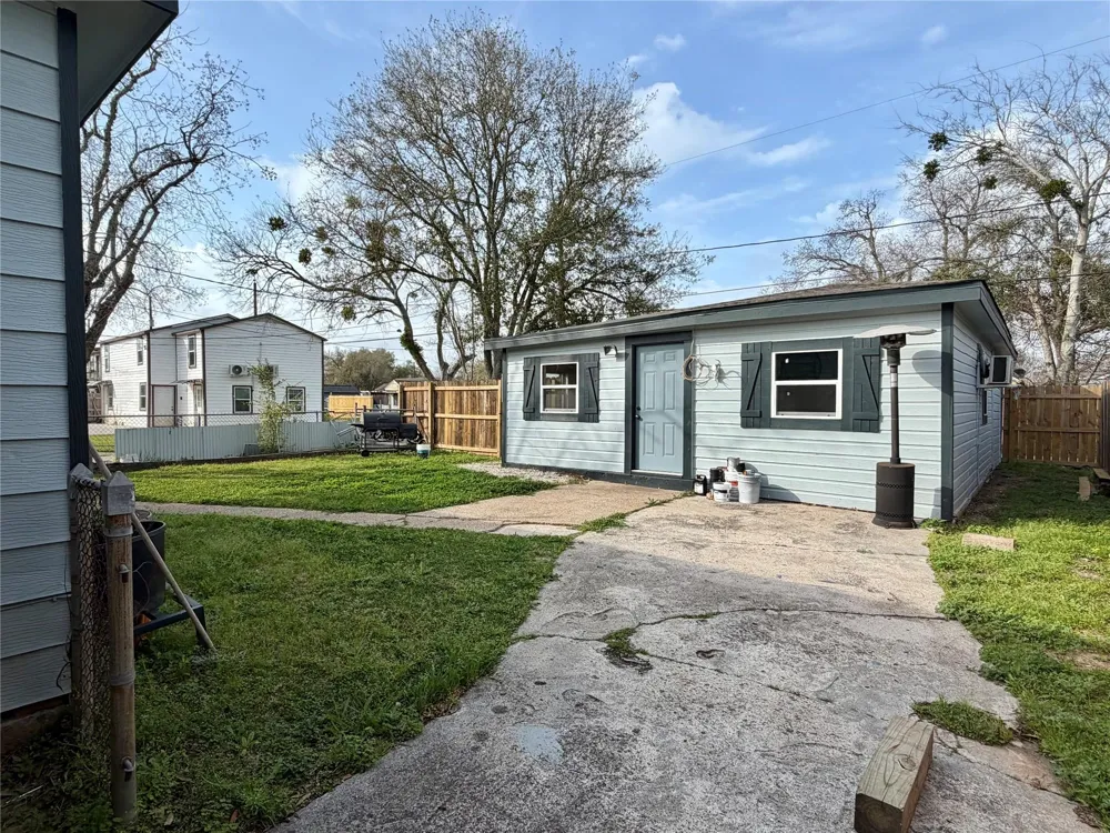 1214 W 5th Street Freeport, TX 77541