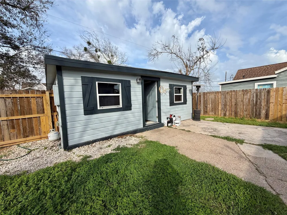 1214 W 5th Street Freeport, TX 77541