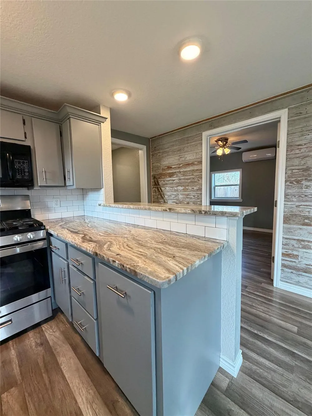 1214 W 5th Street Freeport, TX 77541