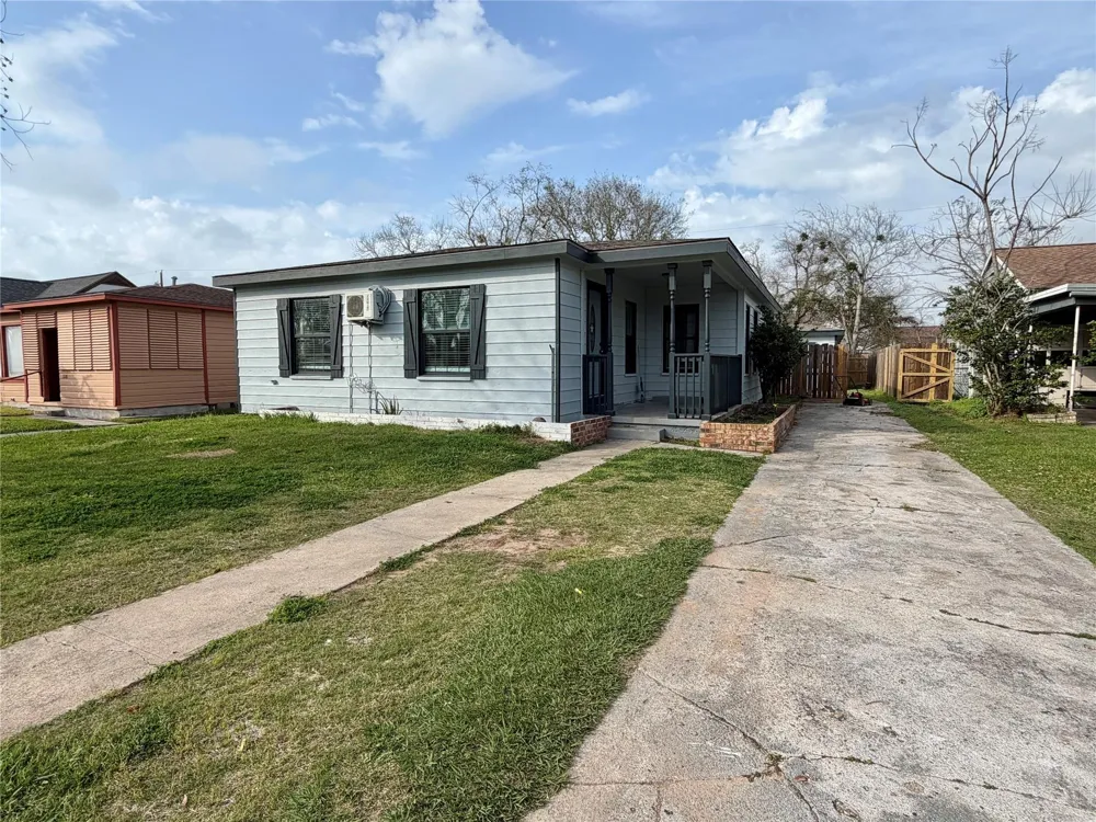 1214 W 5th Street Freeport, TX 77541