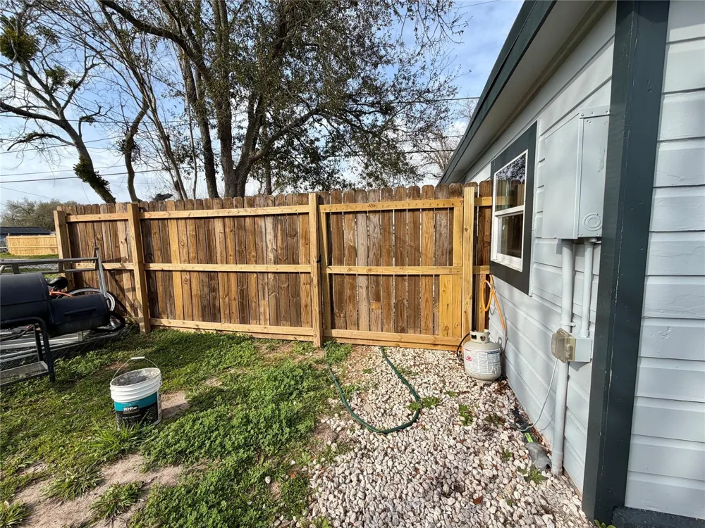 1214 W 5th Street Freeport, TX 77541